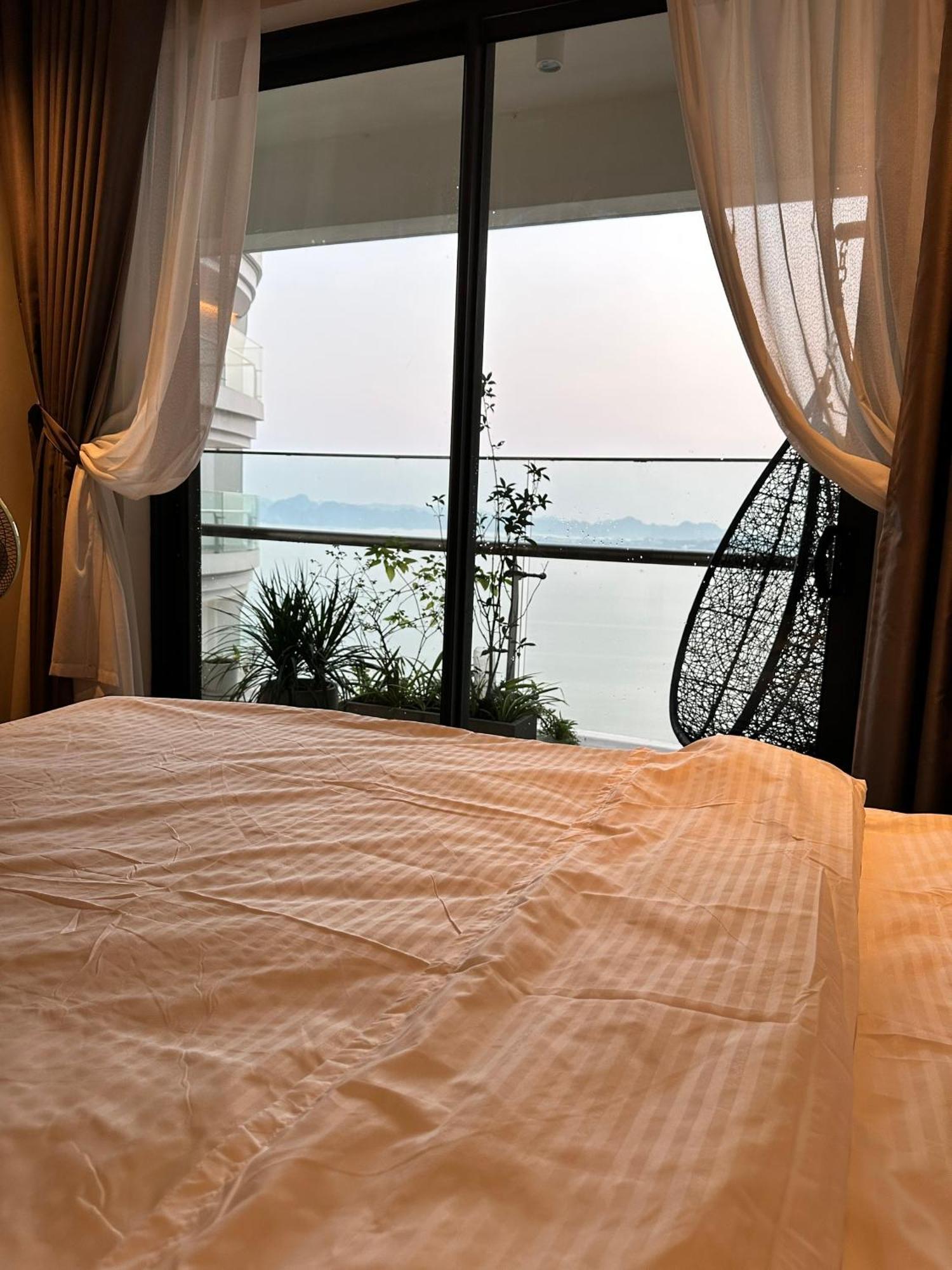Citadines Seaview Duplex Apartment Ha Long Exterior photo
