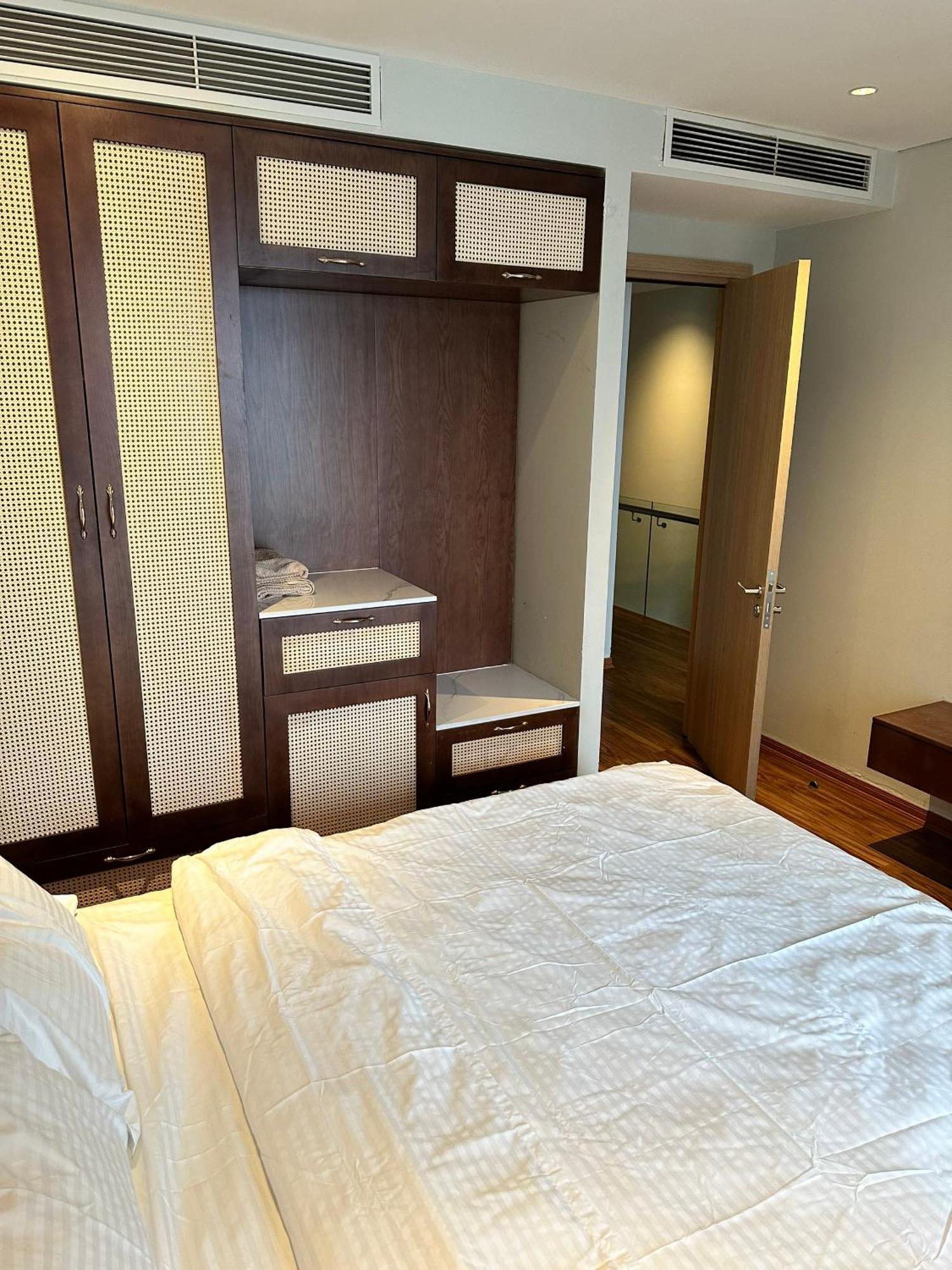 Citadines Seaview Duplex Apartment Ha Long Exterior photo